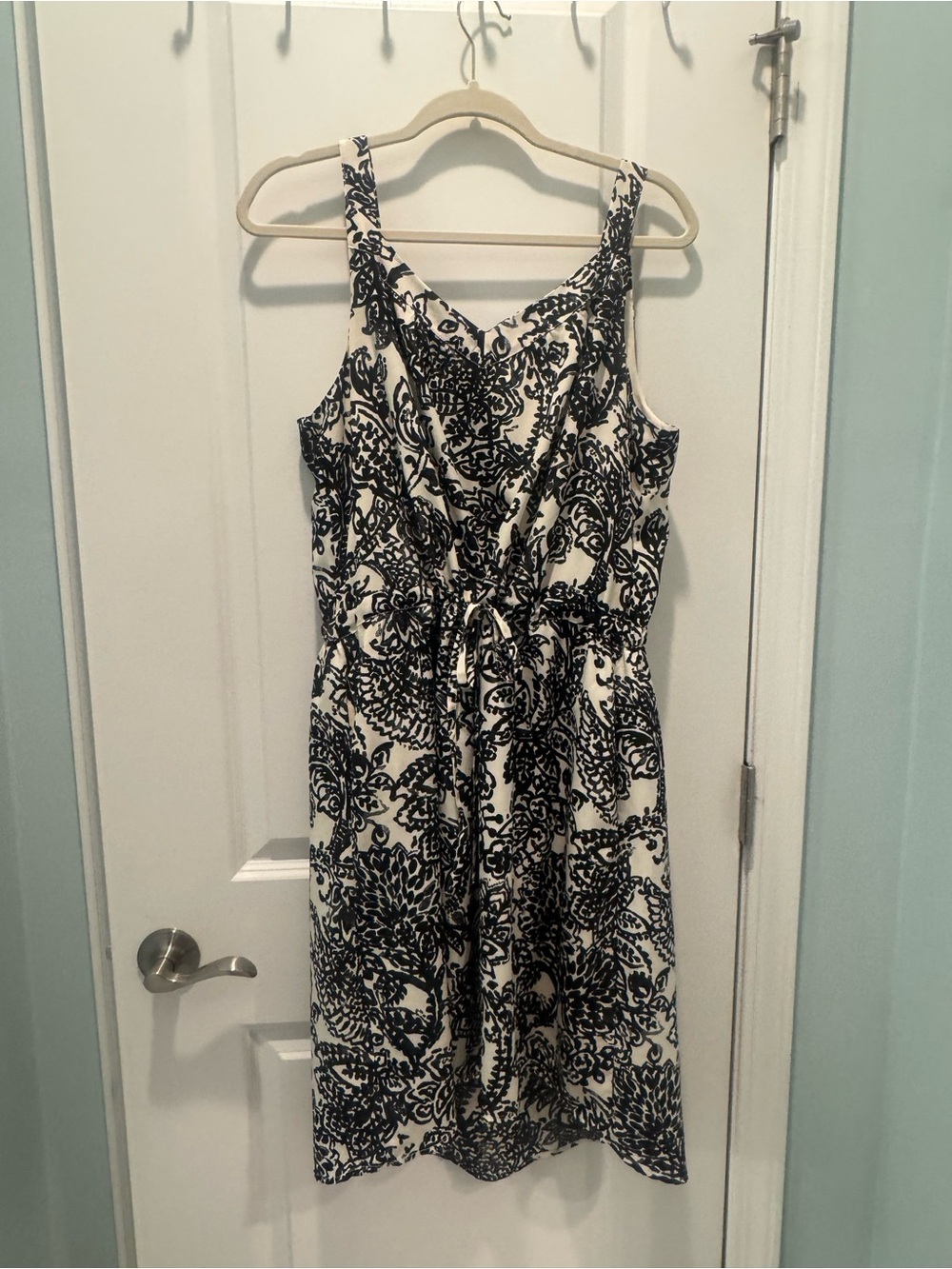 Black and White Floral-Pattern Sleeveless Dress